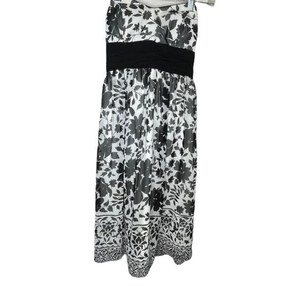 White House Black Market Dresses & Skirts - White House Black Market‎ Floral Strapless Dress
